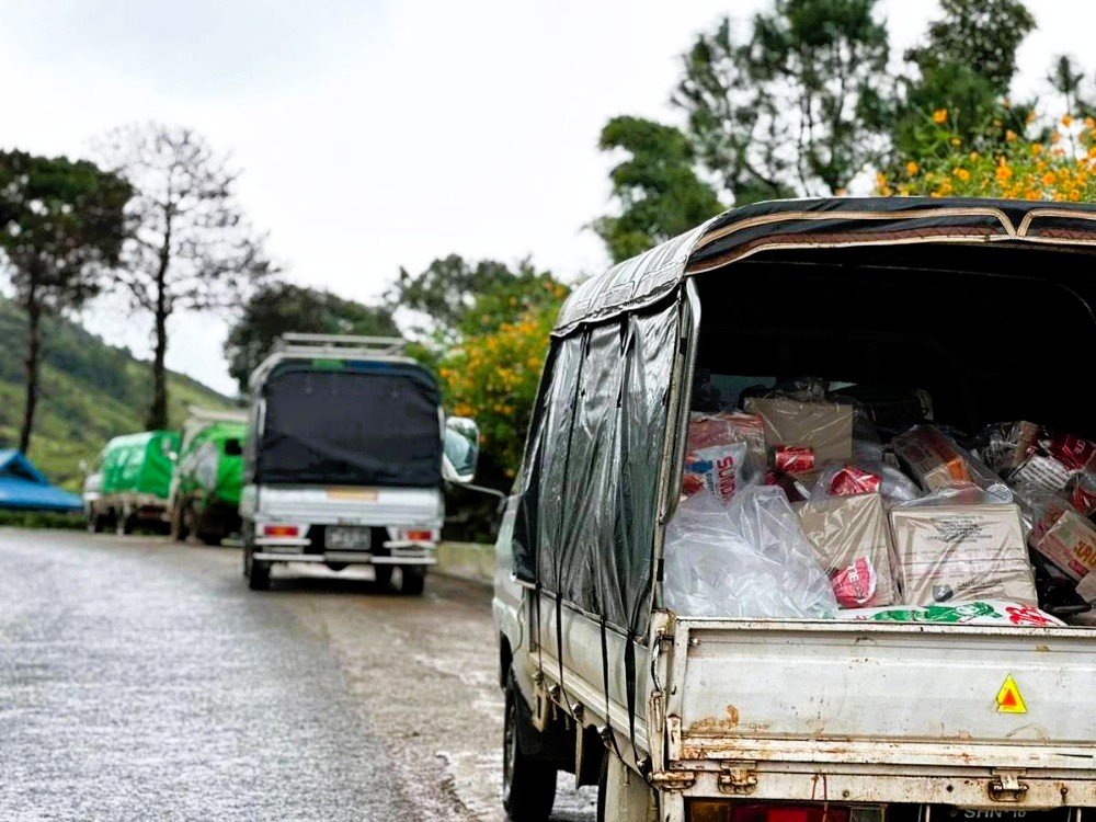 物資車隊前往偏遠地區
